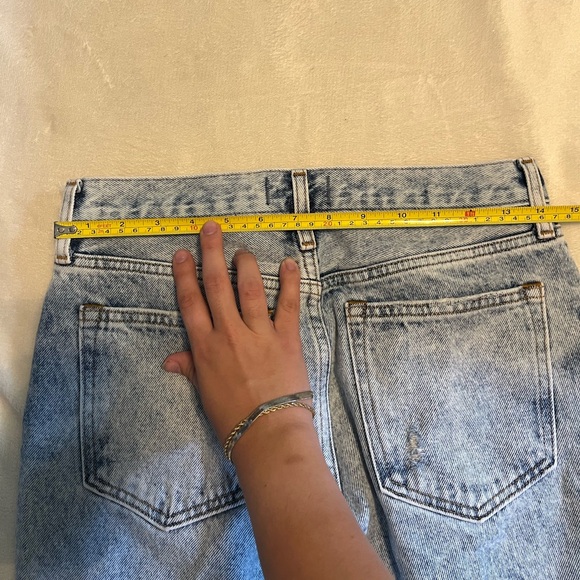 Abercrombie and Fitch Mom Jeans Hi-Rise Light Wash Size 4/27 Short - Picture 5 of 5